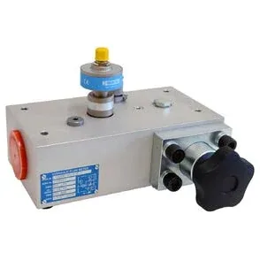 CTR Series Turbine Flow Meters with Conditioned Output and Built-in Loading Valve